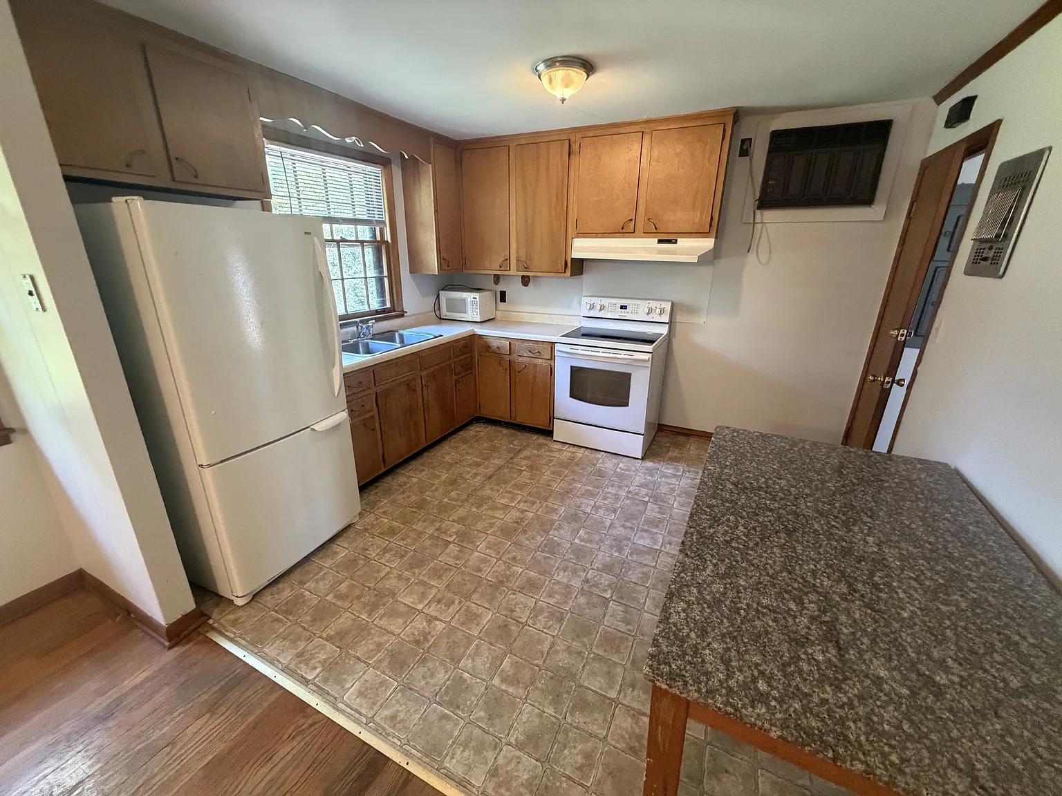 625 Elaine Drive - 1 — Photo 4