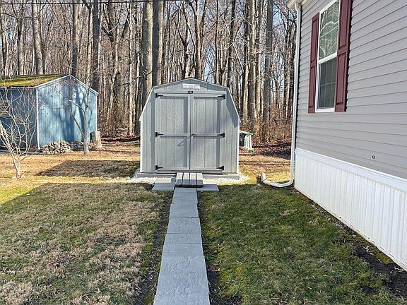 4th image of 71 Forest Dr