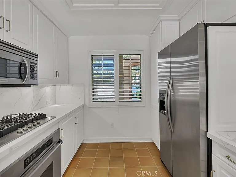 172 Villa Point Dr — Photo 2