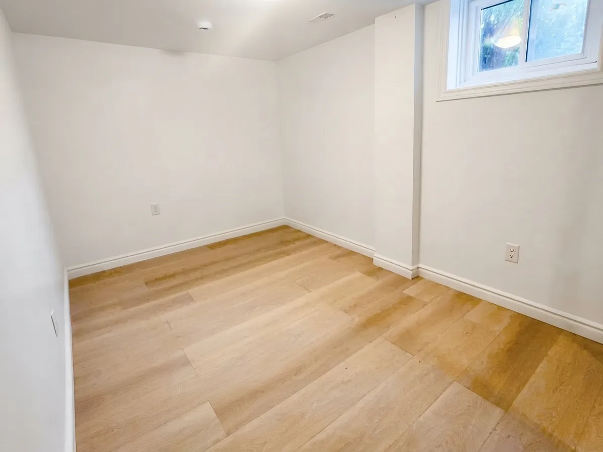 979 Danforth Road - Room — Photo 4