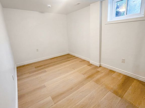 4th image of 979 Danforth Rd