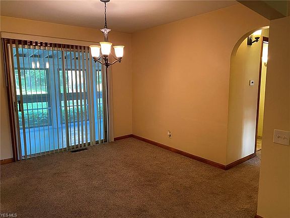 4th image of 1360 Eastview Dr