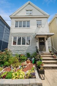 27 Newark Bay Ct, Bayonne, NJ, 07002