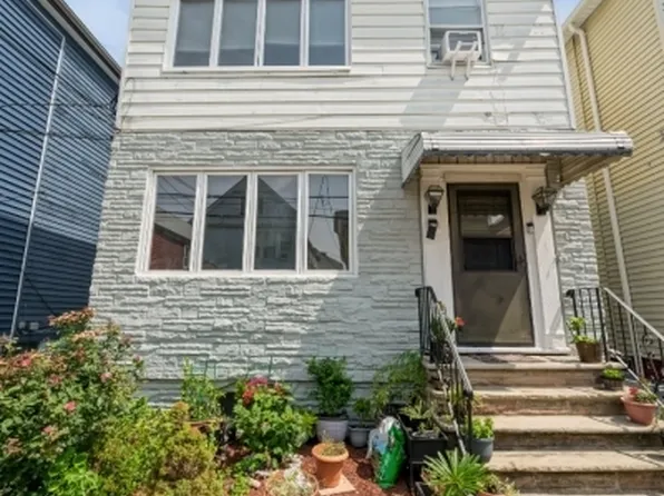 27 Newark Bay Ct, Bayonne City, NJ 07002