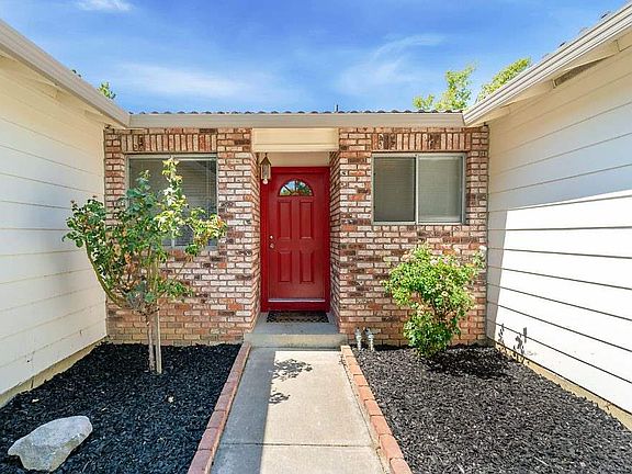 2nd image of 126 Picadilly Cir