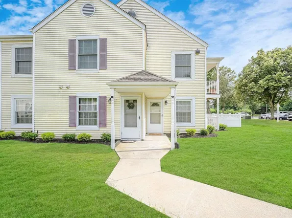 44 Fairview Circle #44, Middle Island, NY 11953