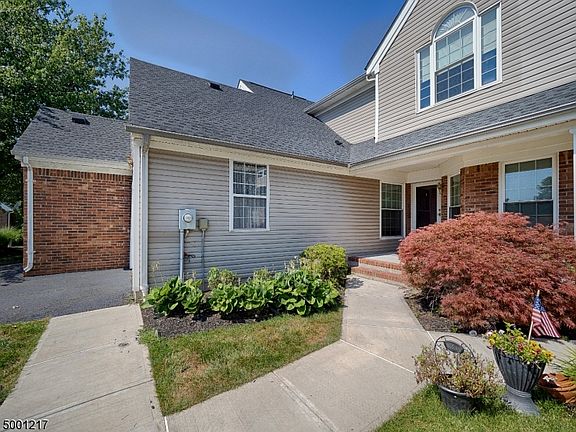 4th image of 156 Aster Ct