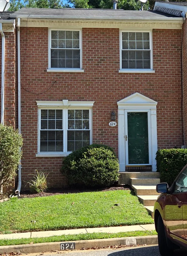 3 bed, 1160 sqft, $1,999 — Photo 3
