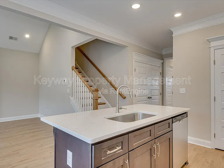 745 Bronze Way — Photo 6