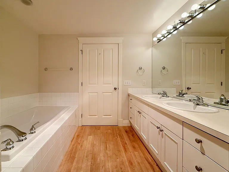 2334 Thorndyke Ave W #202 — Photo 10