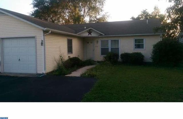 1st image of 212 Magnolia Dr