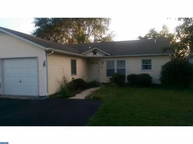 212 Magnolia Dr photo 1