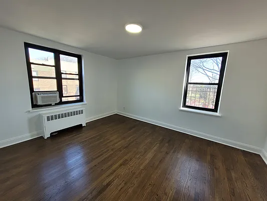 Rented by Halvatzis Realty | media 6