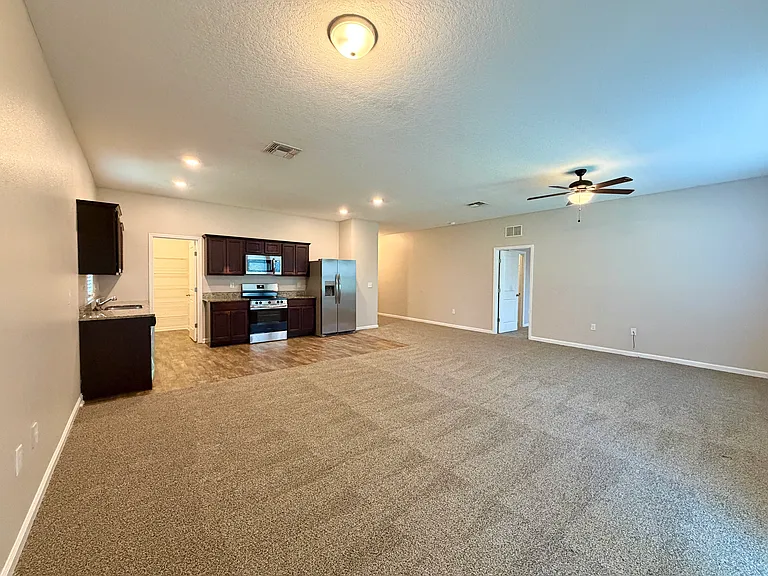 1136 Roberta Rd — Photo 7