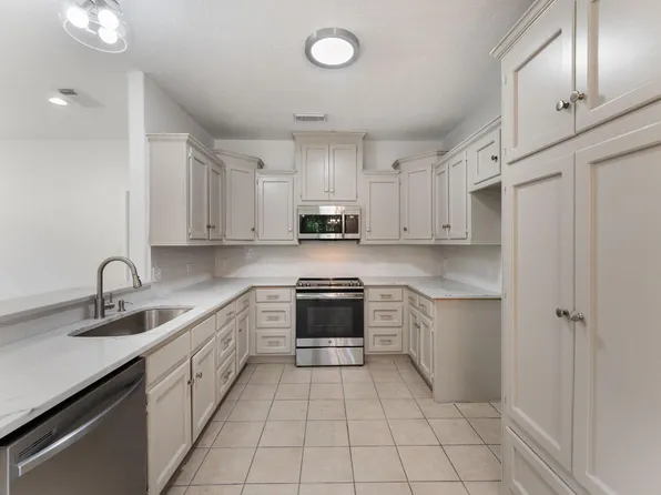 92 Tupelo Ln, Conroe, TX 77304