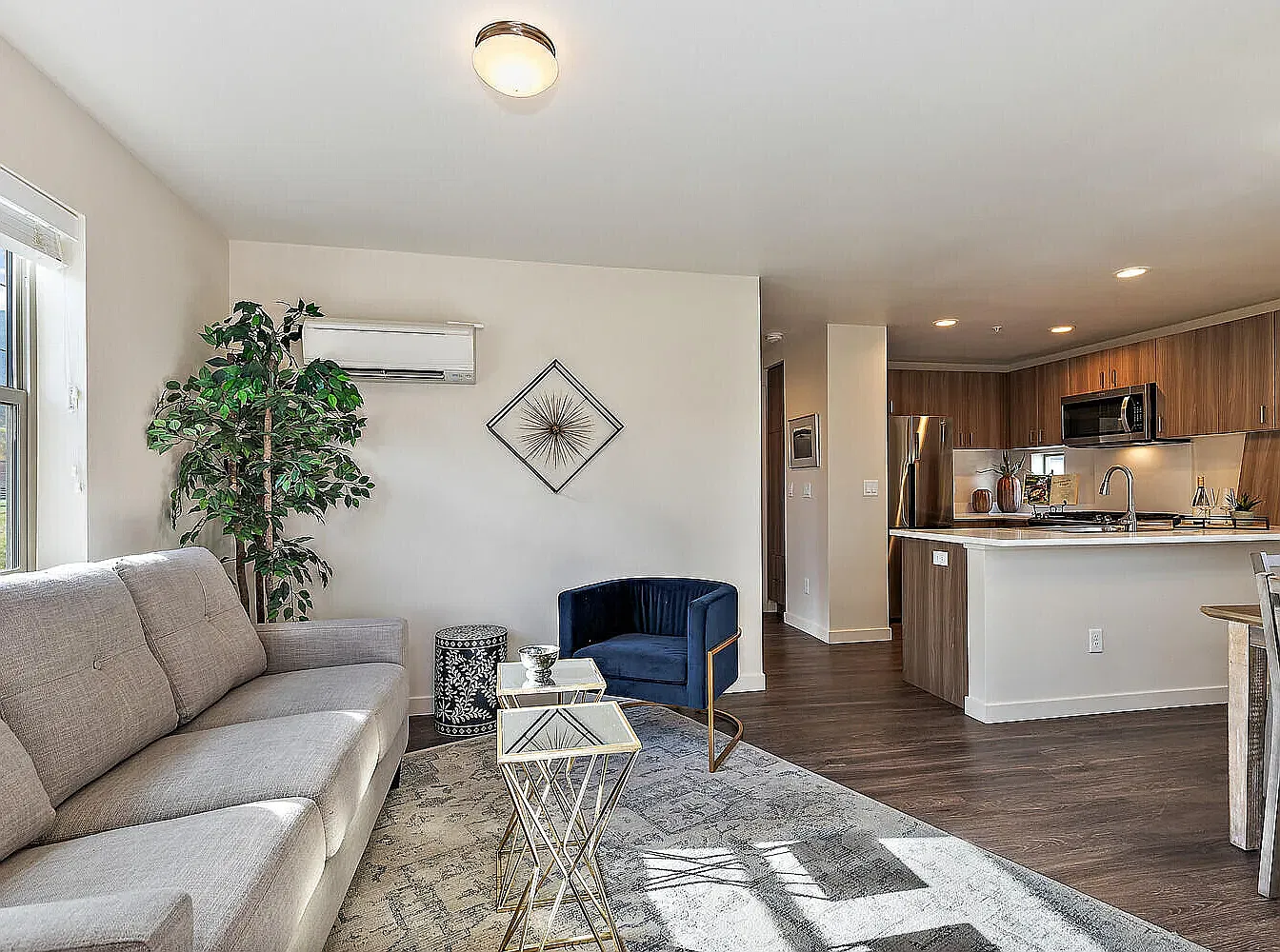 2 bed, 800 sqft, $2,300 — Photo 4