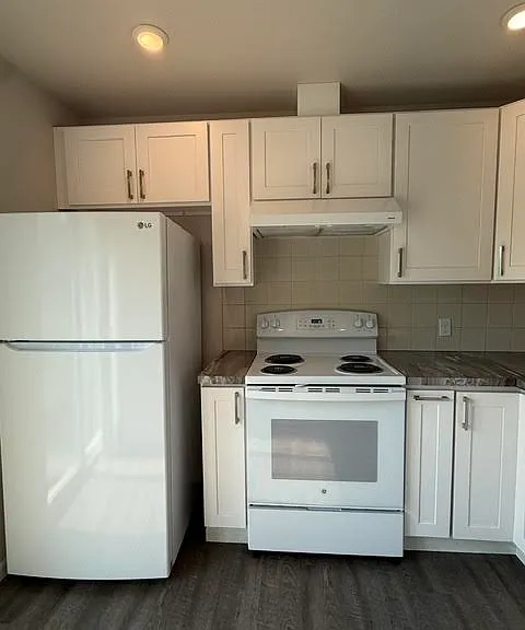302 Van Trump Ave NE #B — Photo 6