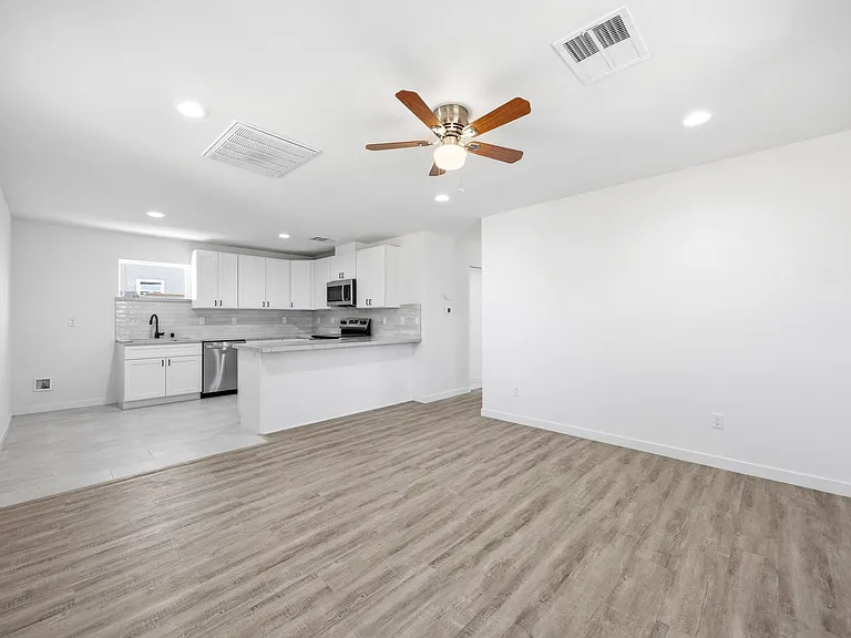 425 E D St #B — Photo 4