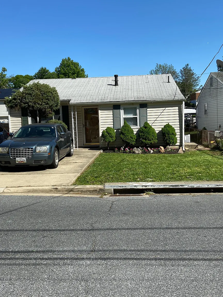 702 Clovis Ave photo 1
