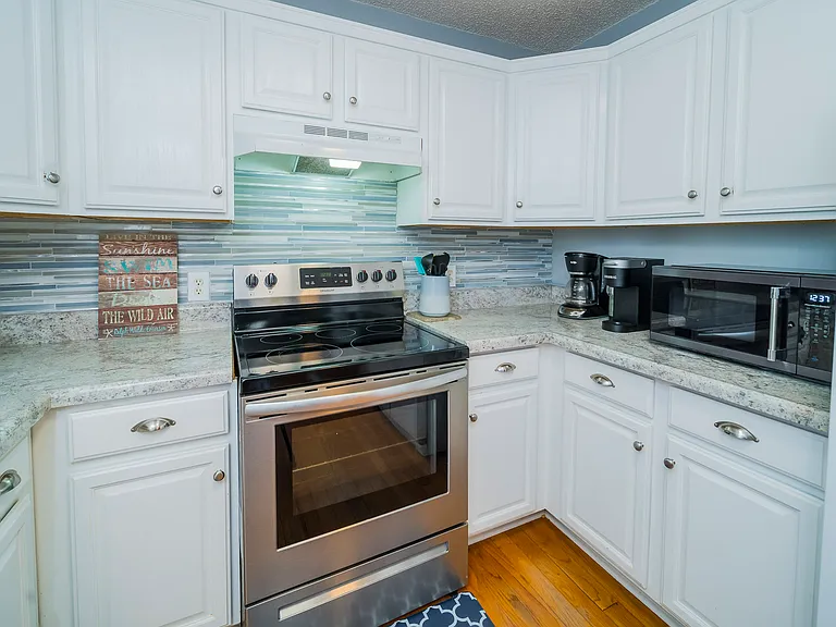 2805 W Oak Island Dr — Photo 4