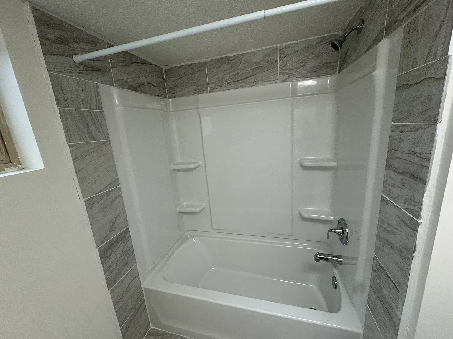 1 bed, 1200 sqft, $1,300 — Photo 4