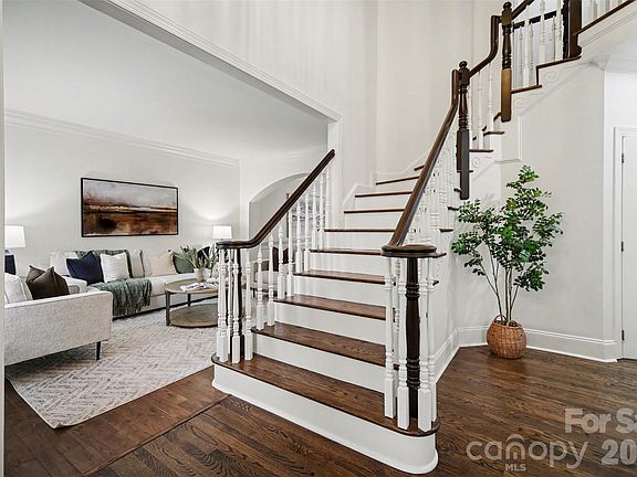 3rd image of 3839 Mountain Cove Dr