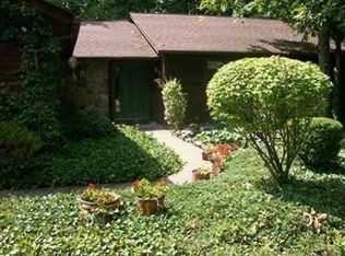 10826 Gate Post Rd, Strongsville, OH 44149