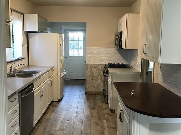3rd image of 7354 Fay Ave