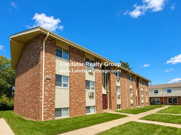 826 N Milwaukee Ave APT D2, Libertyville, IL 60048