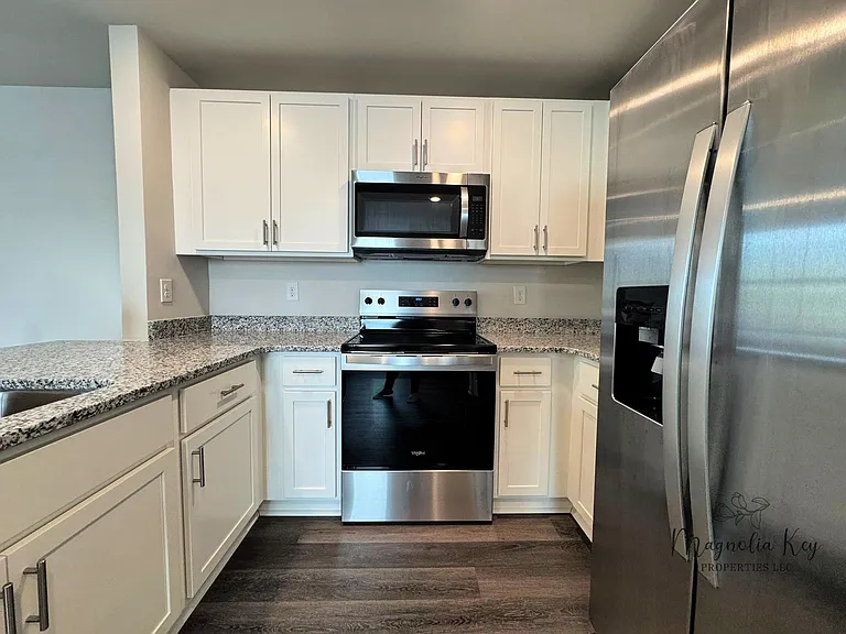 555 Gemstone Blvd — Photo 8