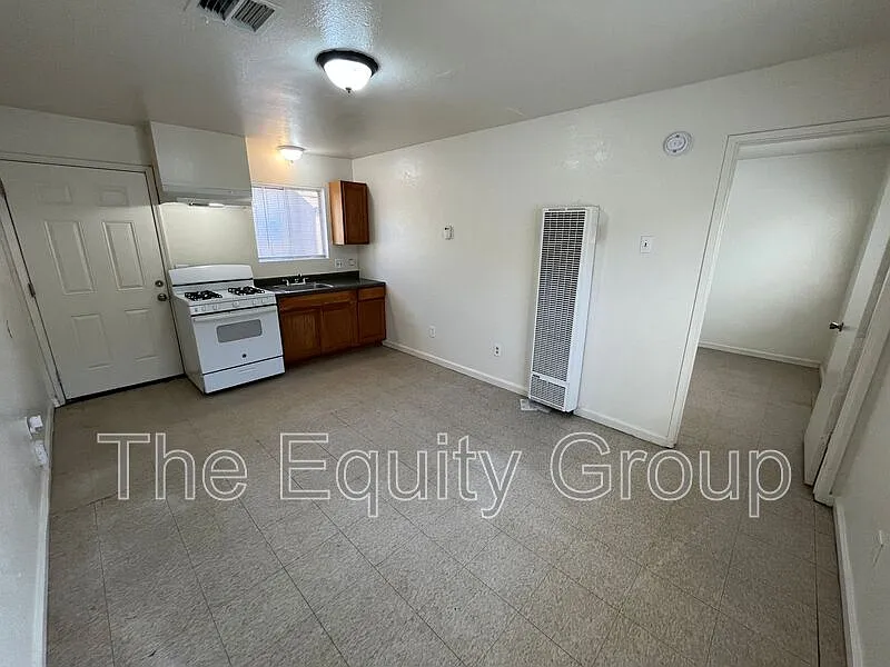 1 bed, 1.0 bath, $750 — Photo 3
