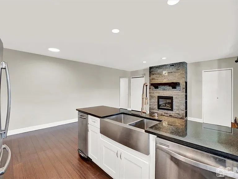 289 Main St #8K — Photo 10