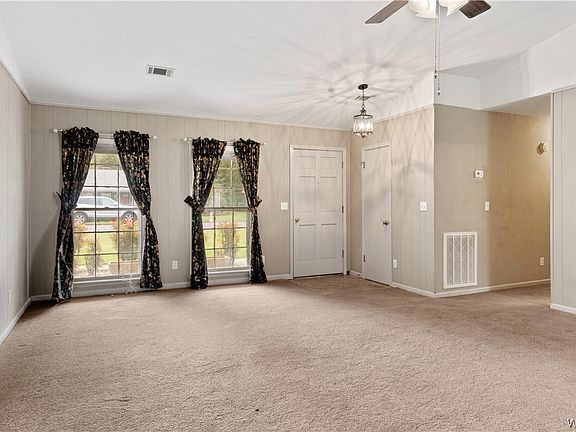 2nd image of 2736 Camellia Dr