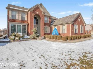 34645 Fontana Dr, Sterling Heights, MI 48312