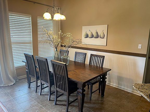 4th image of 460 Christopher Dr