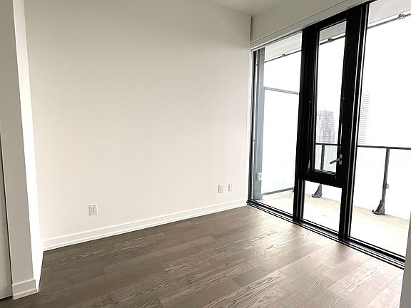 4th image of 161 Roehampton Ave #4311