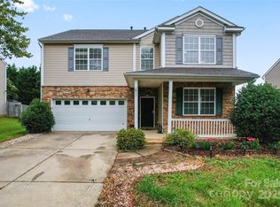 1911 Savannah Hills Dr, Matthews, NC 28105