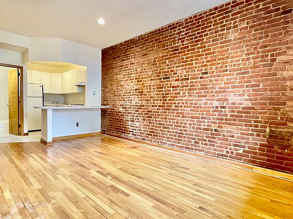 3rd image of 160 W 75th St #3B