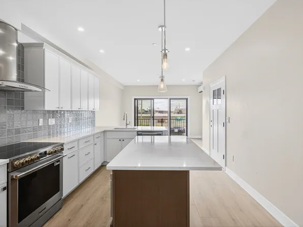 16 N End Blvd #1, Salisbury, MA 01952