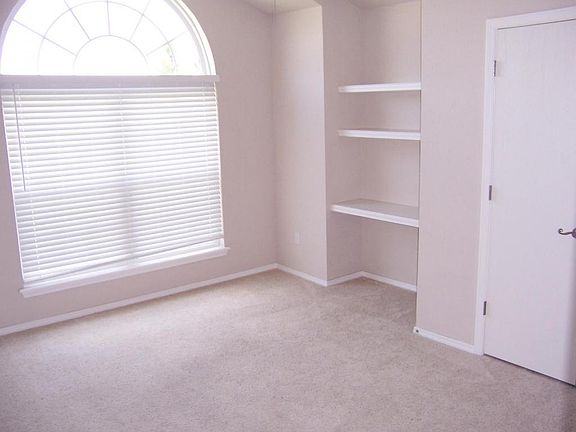 3rd image of 2109 Greenbrier Ct