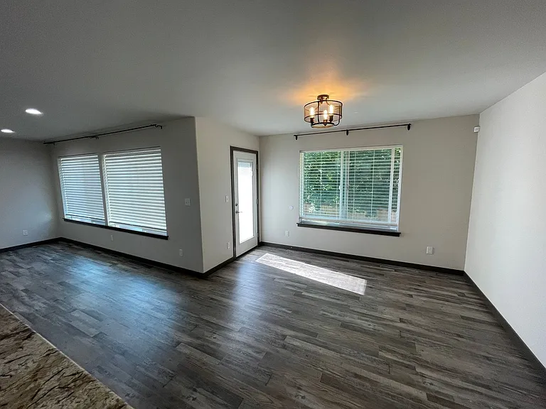 2525 El Mar St — Photo 10