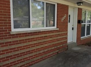 1558 Mendell Dr, Saint Louis, MO 63130