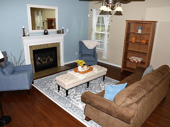 5th image of 202 Compass Ct