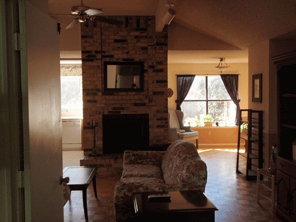 4th image of 410 Hemlock Dr