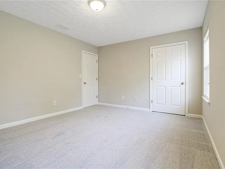 4001 Oak Crossing Dr — Photo 19