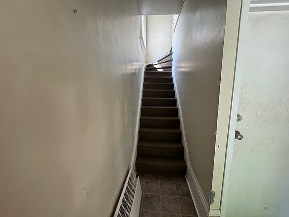 2nd image of 4 Peel St #2