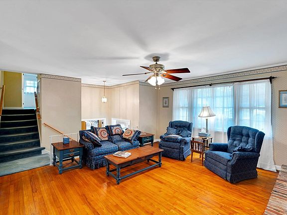 5th image of 822 Pine Creek Dr