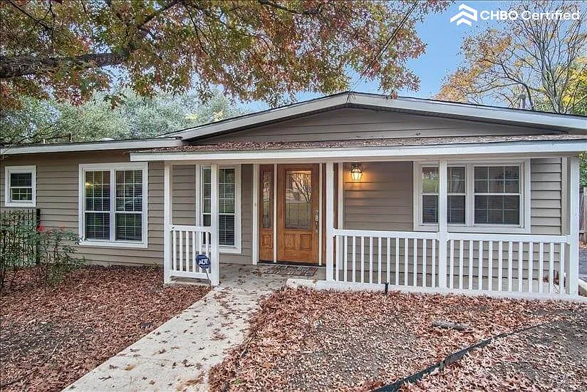 Sunset Hills Furnished House — Photo 2