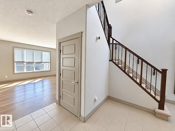3rd image of 885 Windermere Wynd NW