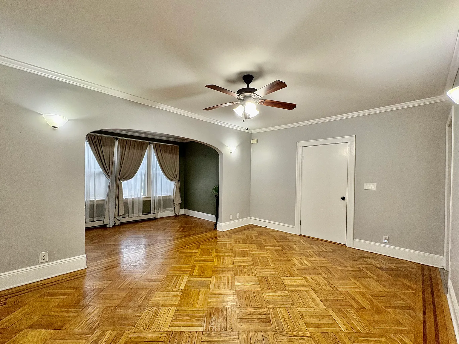 Starks Pl, Lynbrook — Photo 2